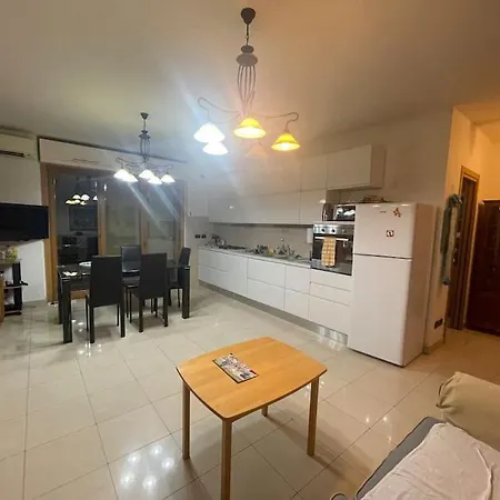 Casa Con Veranda E Giardino *